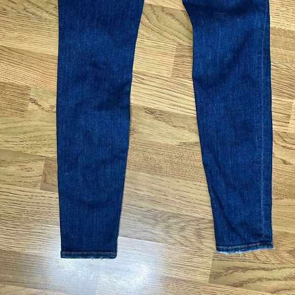 Super cute FRAME Brand Factory Distressed Skinny Jeans - Picture 10 of 15